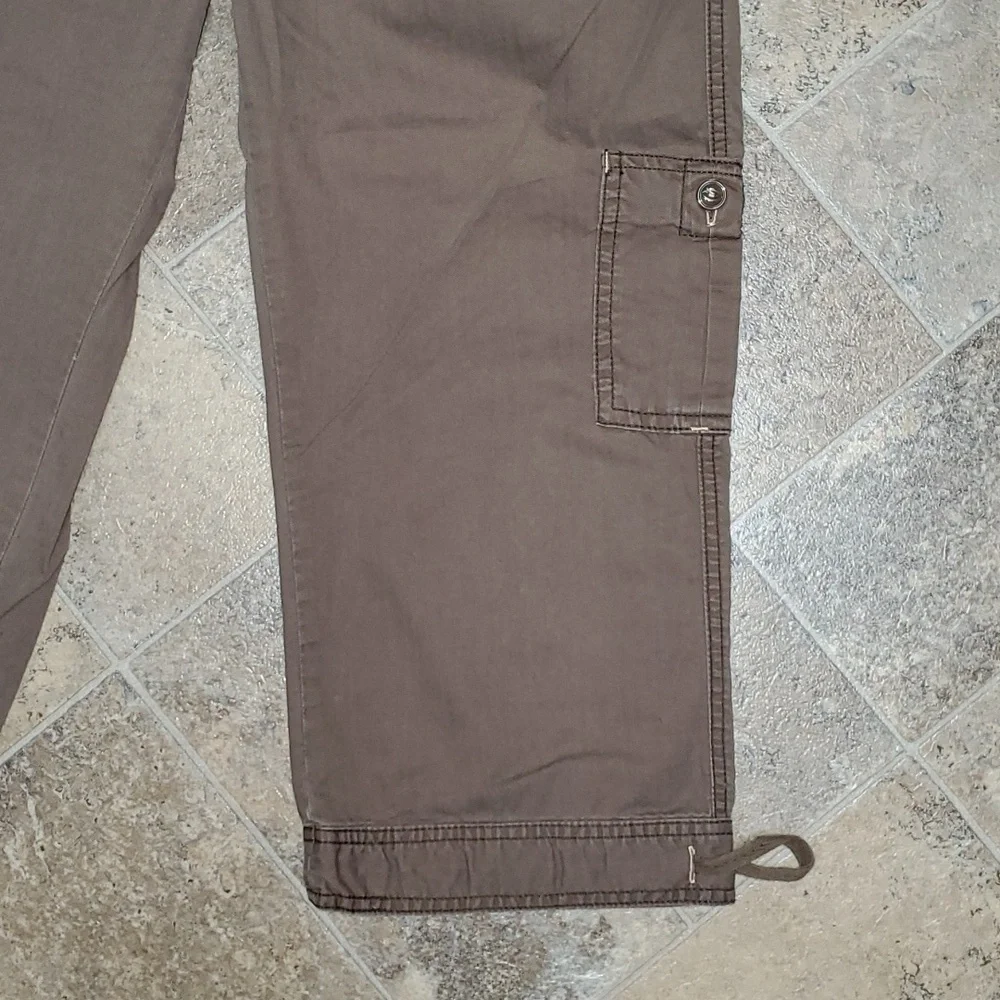 Levi's Khaki Cargo Cropped Pants